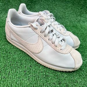 Women’s Nike Cortez sneakers size 9 Pre-owned 905614-007